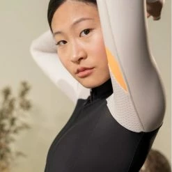 Maillot Manche Longue Gobik Pacer Blend Blazing Bone Femme 2023 -Vélos Urbains Soldes Boutique blazing 700x700 4