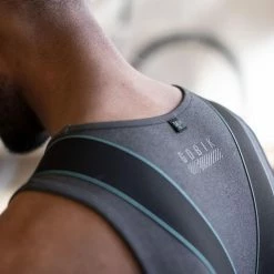 Sous Vêtements Gobik Limber Skin Basalt Sans Manche Homme -Vélos Urbains Soldes Boutique c a m i s e t a i n t e r i o r h o m b r e s i n m a n g a s l i m b e r s k i n b a s a l t 3 600x 700x700 1