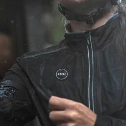 Veste De Pluie Gobik Pluvia True Black Unisex 2023 -Vélos Urbains Soldes Boutique chaqueta ligera impermeable pluvia true black cold season 22 gobik 6 700x 700x700 1
