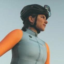 Maillot Manche Longue Gobik Cobble Nectarine Femme -Vélos Urbains Soldes Boutique maillot cobble nectarine mujer sparrow cold season 22 gobik 5 700x 700x700 2