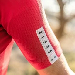 Maillot Manches Courtes Gobik Stark Cranberry Homme -Vélos Urbains Soldes Boutique maillot hombre stark carnberry gobik warm series22 5 700x700 9