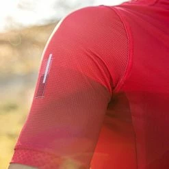 Maillot Manches Courtes Gobik Stark Cranberry Homme -Vélos Urbains Soldes Boutique maillot hombre stark carnberry gobik warm series22 6 700x700 3