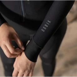 Maillot Manche Longue Gobik Pacer Solid Jet Black Femme 2023 -Vélos Urbains Soldes Boutique maillot manche longue gobik pacer solid jet black femme 2023 3 700x700 6