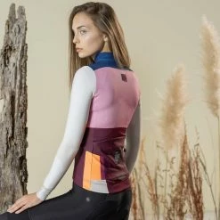 Maillot Manche Longue Gobik Cobble Dahlia Femme 2023 53 Maillot Manche Longue Gobik Cobble Dahlia Femme 2023 -Vélos Urbains Soldes Boutique maillot mujer cobble dahlia cold 2023 gobik 4 700x700 6