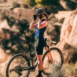 Maillot Manches Courtes Gobik Stark Lotus Claim Femme 46 Maillot Manches Courtes Gobik Stark Lotus Claim Femme -Vélos Urbains Soldes Boutique maillot mujer stark lotus claim gobik warm series22 3 700x700 1