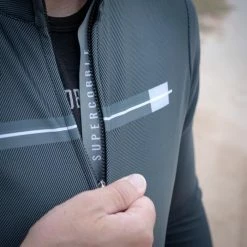 Maillot Manche Longue Gobik SuperCobble Dark Coal -Vélos Urbains Soldes Boutique maillot supercobble hombre dark coal cold season 22 gobik 3 700x 700x700 5