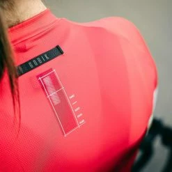 Maillot Manches Courtes Gobik Cx Pro Cranberry Unisex 109 Maillot Manches Courtes Gobik Cx Pro Cranberry Unisex -Vélos Urbains Soldes Boutique maillot unisex cxpro cranberry gobik warm series22 6 700x700 9