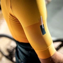 Maillot Manches Courtes Gobik Cx Pro Saffron Unisex 81 Maillot Manches Courtes Gobik Cx Pro Saffron Unisex -Vélos Urbains Soldes Boutique maillot unisex cxpro saffron gobik warm series22 5 700x700 7